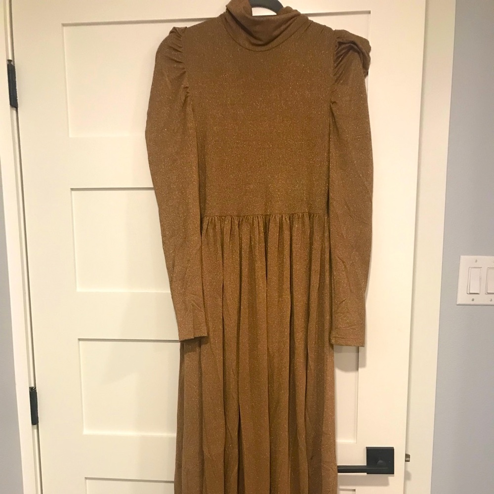 Maxi dress golden brown.